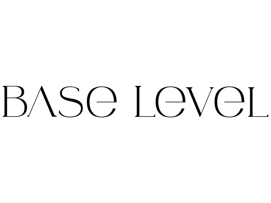 Base Level basic items voor dames - logo