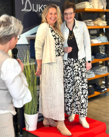 Zwart wit print co-ord daggast bruiloft trouwerij stijltips