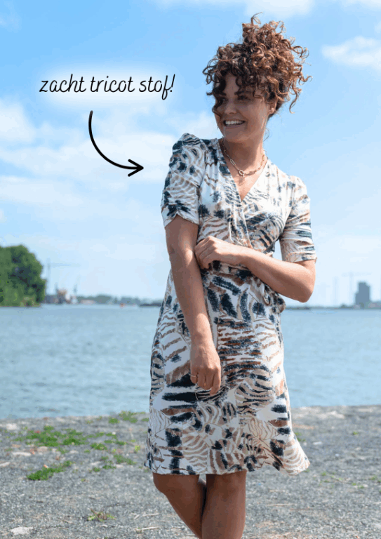 Tricot fos fashion jurk korte mouw overslag beige bruin zandkleur dijkstra mode feanwâlden