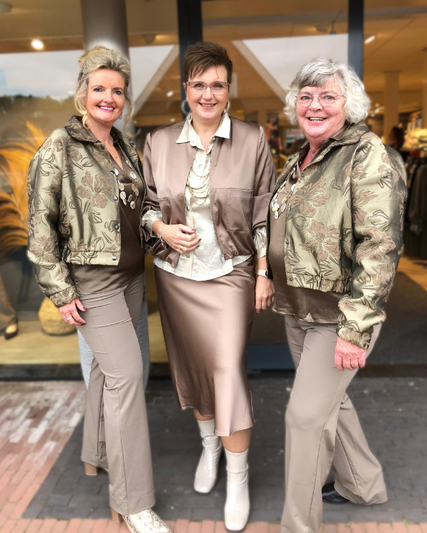 Aardetinten naturel look bruintinten chique bruiloft gekleed dresscode feestdagen mode - Enjoy Rino & Pelle