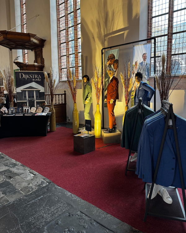Trouwbeurs friesland - trouwen in noordoostfriesland Dijkstra Mode bruidegom trouwkostuum